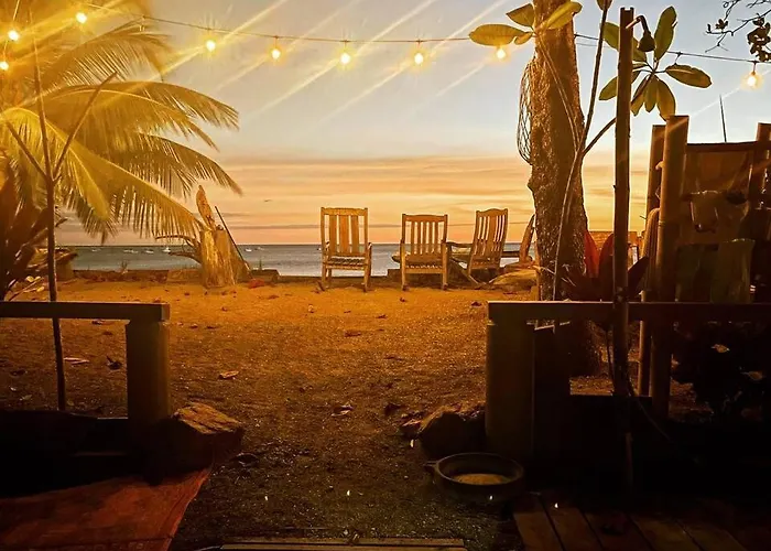 2br Beachfront House Hébergement de vacances Garza