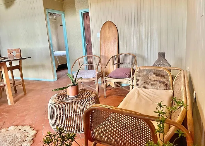 2br Beachfront House Hébergement de vacances *