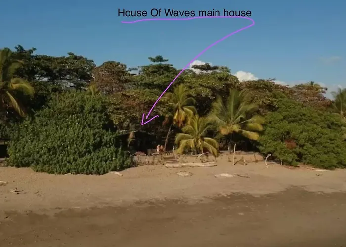 2br Beachfront House Hébergement de vacances Garza