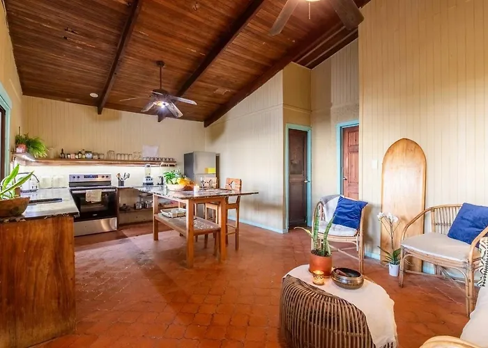 2br Beachfront House Garza