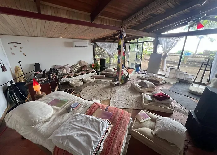 2br Beachfront House Hébergement de vacances *